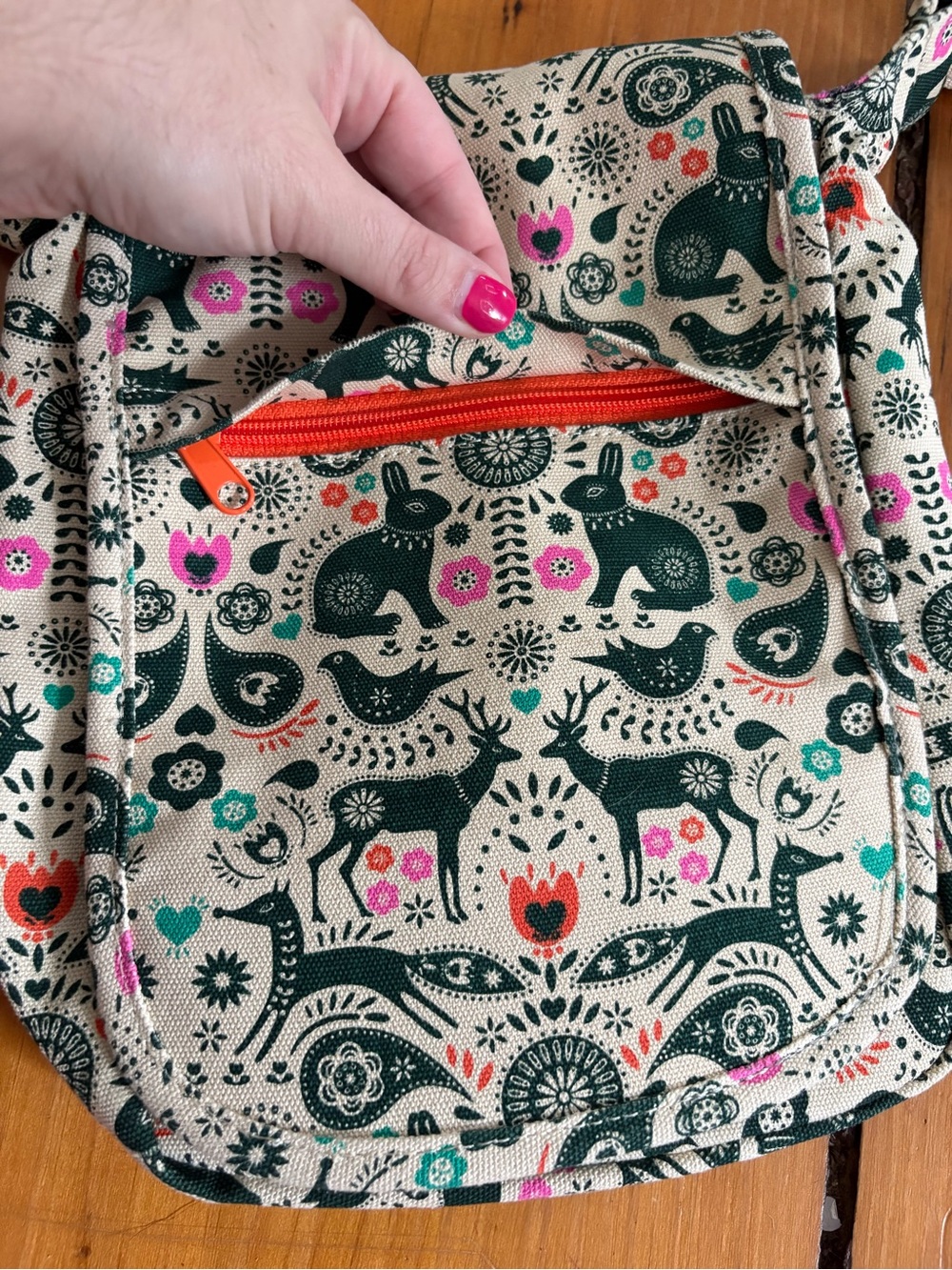RARE KAVU Kicker Crossbody Bag in Cozy Critters Rabbit Bird Deer Flowers Outdoor - Picture 5 of 13